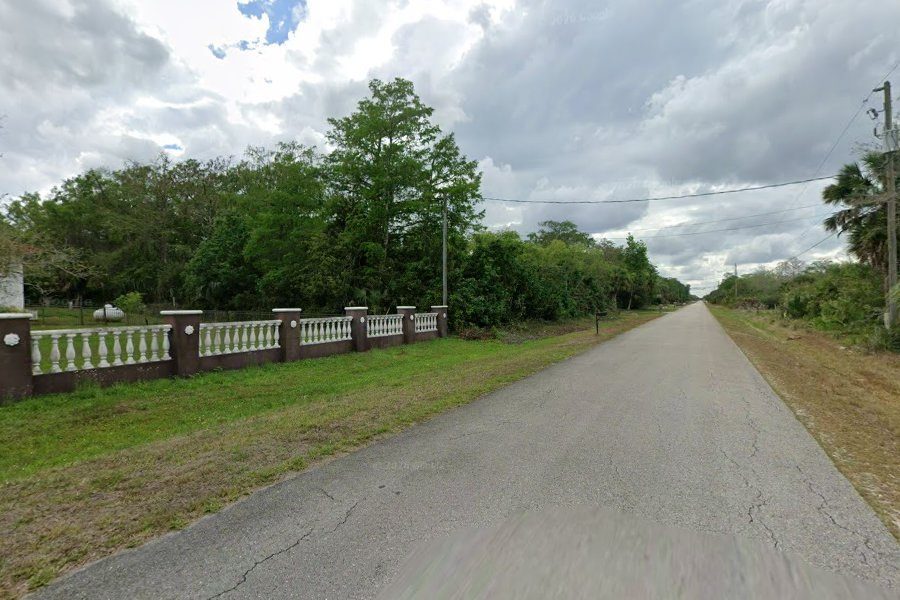 Street view exterior, angle 240°
